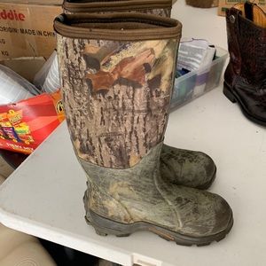 Muck boots.  Mens 6/6.5, Womens 7/7.5